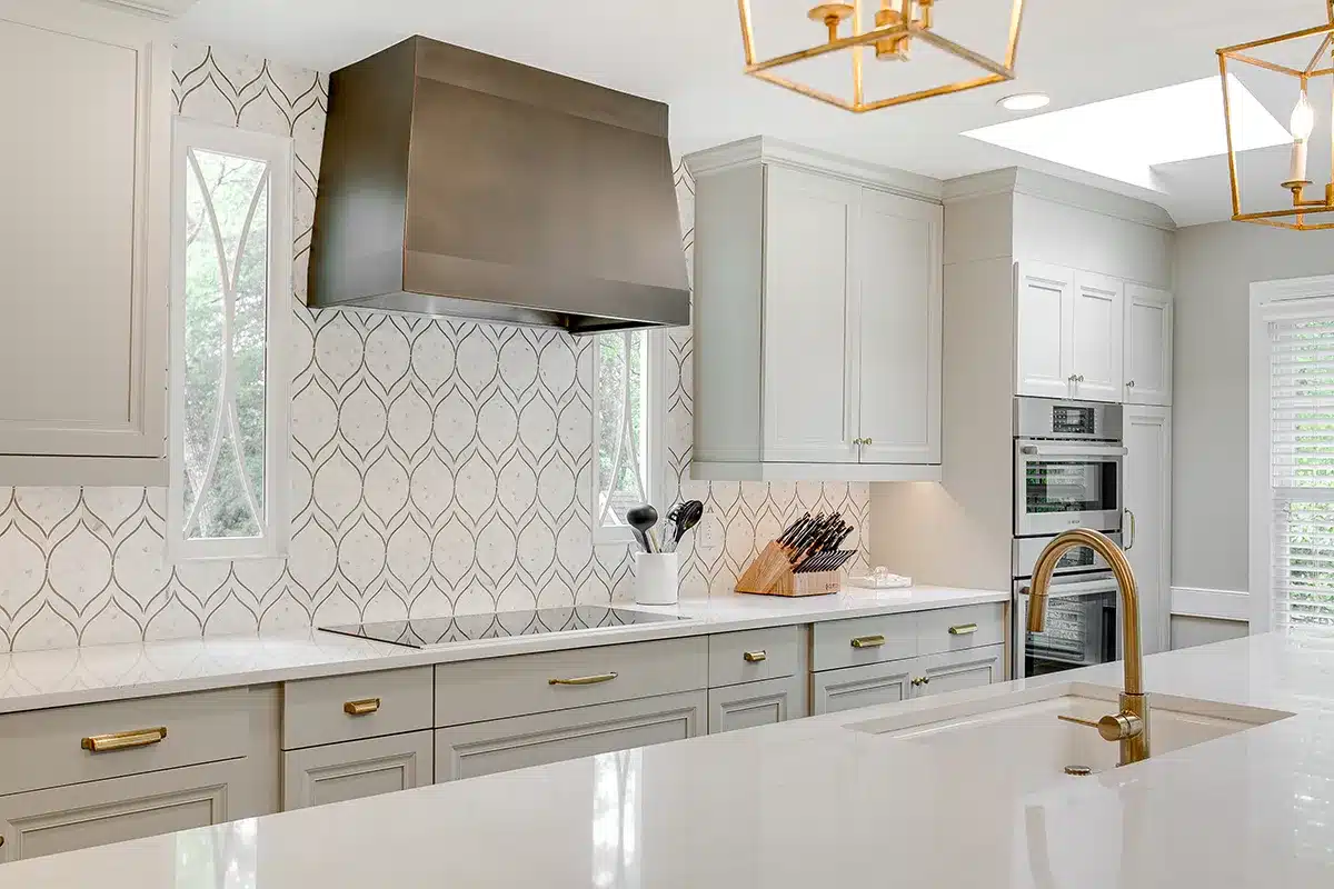 Kitchen with white counters and stylish backsplash